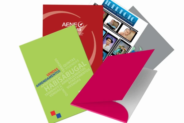 Calendários, gravação laser, fresa, vinis, telas, outdoor, postais, impressão offset, impressão digital, baralho cartas