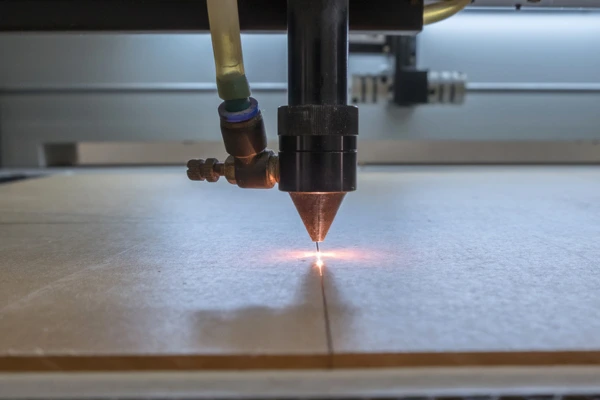 Calendários, gravação laser, fresa, vinis, telas, outdoor, postais, impressão offset, impressão digital, baralho cartas