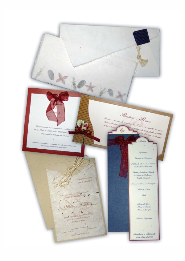 Convites, letras, símbolos, lembranças, envelopes, puzzles, comunhão, batizado